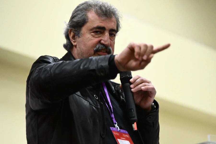 Σκληρή πλατφόρμα από τον Πολάκη με επίκεντρο τα έξι σημεία που έχει παρουσιάση για τον προγραμματικό λόγο του ΣΥΡΙΖΑ / Eurokinissi Σκληρή πλατφόρμα από τον Πολάκη με επίκεντρο τα έξι σημεία που έχει παρουσιάση για τον προγραμματικό λόγο του ΣΥΡΙΖΑ / Eurokinissi
