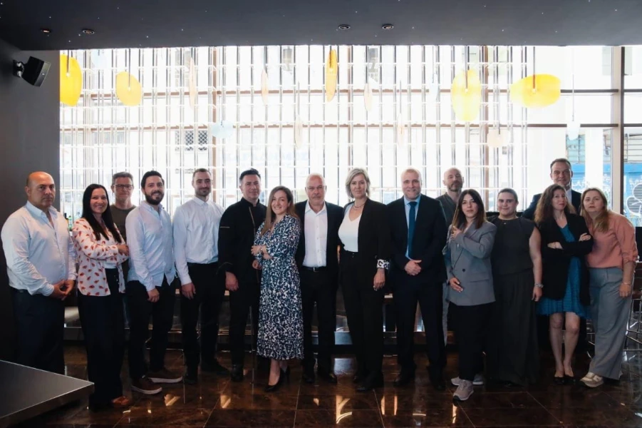 aluma-hotels-team.jpg?v=0 aluma-hotels-team.jpg?v=0