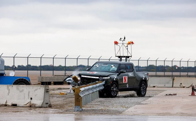 rivian-guardrails.jpg?v=0 rivian-guardrails.jpg?v=0
