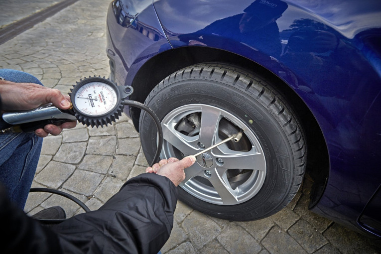 flat-tyres3.jpg?v=0 flat-tyres3.jpg?v=0