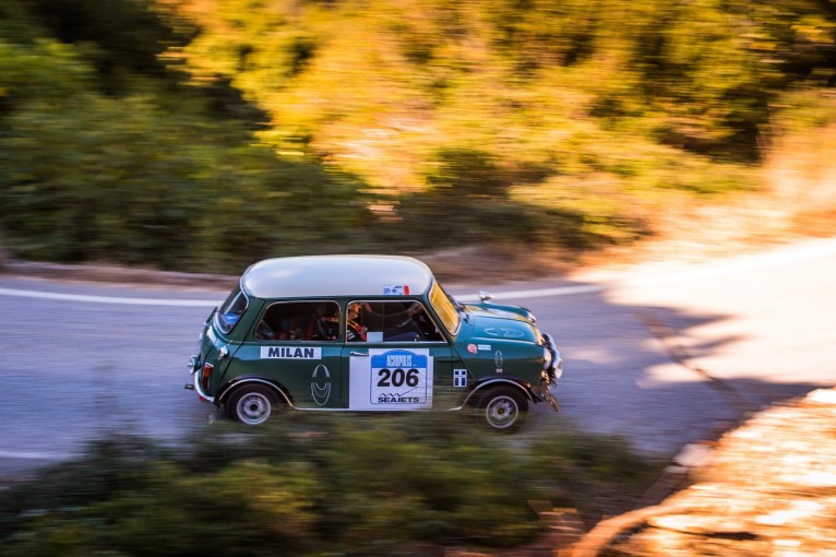 Με ένα Morris Mini του 1968, οι Γιώργος Γεωργακόπουλος-Τάσος Δούρος είναι πέμπτοι με 94.1 βαθμούς ποινής Με ένα Morris Mini του 1968, οι Γιώργος Γεωργακόπουλος-Τάσος Δούρος είναι πέμπτοι με 94.1 βαθμούς ποινής