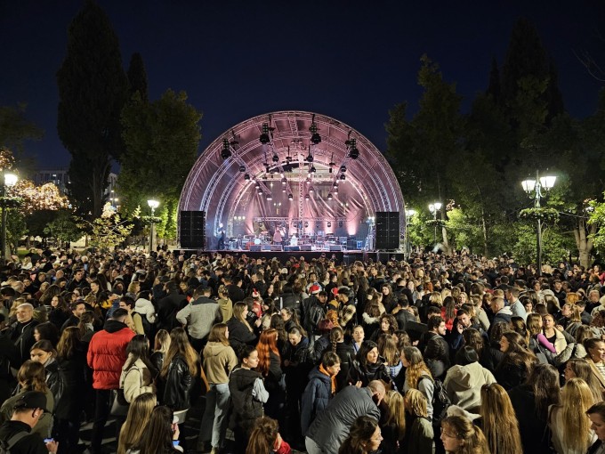 Φωταγώγηση του Χριστουγεννιάτικου δέντρου στο Σύνταγμα / Φωτογραφίες: Γιάννης Κέμμος - flash.gr Φωταγώγηση του Χριστουγεννιάτικου δέντρου στο Σύνταγμα / Φωτογραφίες: Γιάννης Κέμμος - flash.gr