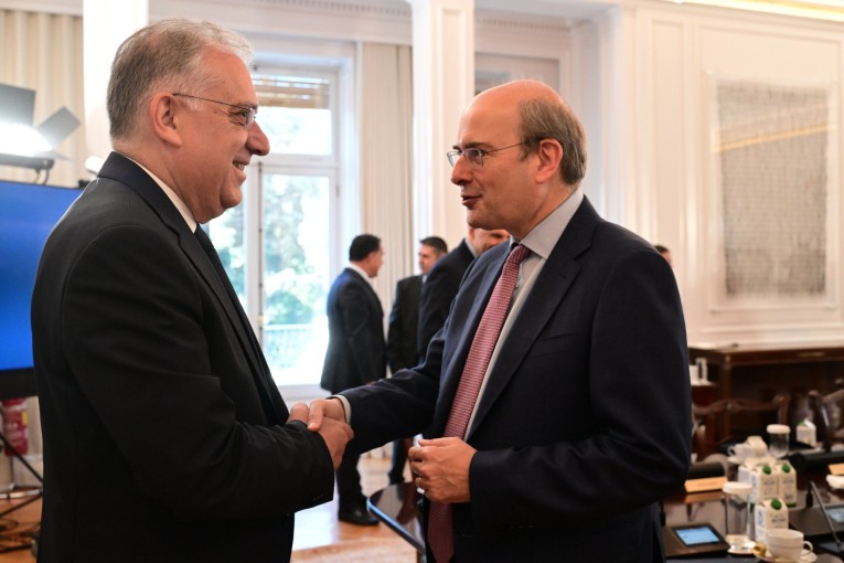Ο Τάκης Θεοδωρικάκος με τον Κωστή Χατζηδάκη / Φωτ.: Eurokinissi Ο Τάκης Θεοδωρικάκος με τον Κωστή Χατζηδάκη / Φωτ.: Eurokinissi