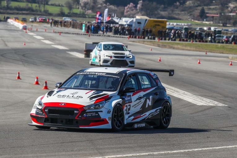 Νίκη στην Κατηγορία Formula Saloon για τον Τάσο Τζαβάρα (ΑΛΜΑ Τρίπολης) στο τιμόνι του Hyundai I-30 Νίκη στην Κατηγορία Formula Saloon για τον Τάσο Τζαβάρα (ΑΛΜΑ Τρίπολης) στο τιμόνι του Hyundai I-30