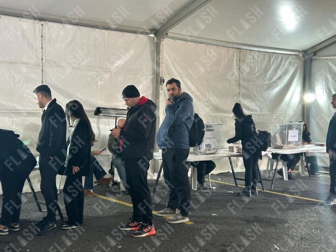 Flash.gr, Νίκος Νανούρης Flash.gr, Νίκος Νανούρης