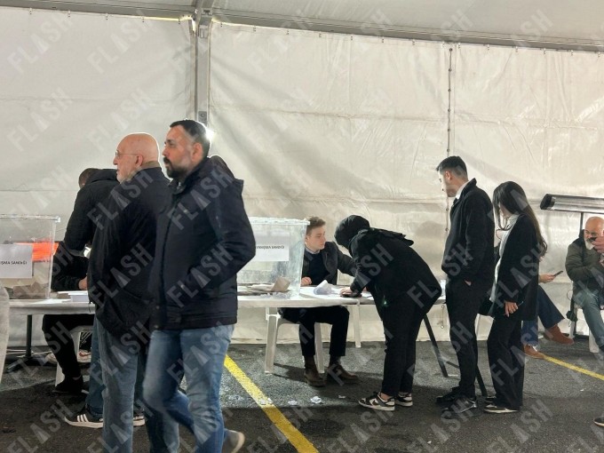 Flash.gr, Νίκος Νανούρης Flash.gr, Νίκος Νανούρης