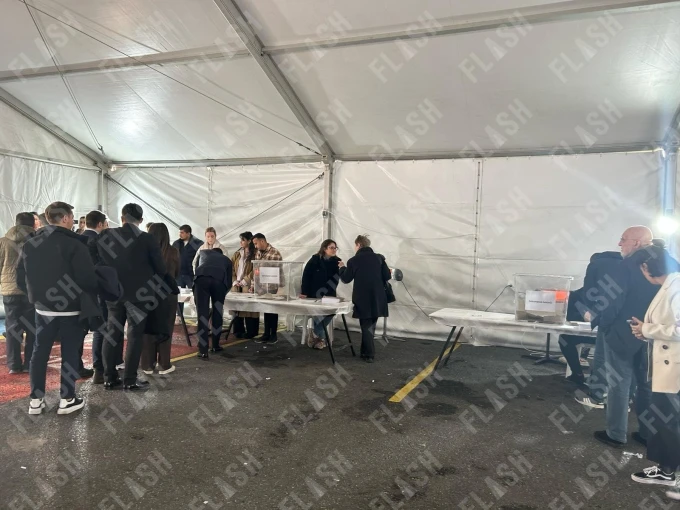 Flash.gr, Νίκος Νανούρης Flash.gr, Νίκος Νανούρης