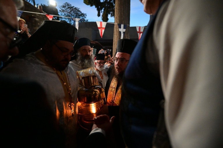 Το Άγιο Φως στο Μετόχι του Παναγίου Τάφου - Eurokinissi Το Άγιο Φως στο Μετόχι του Παναγίου Τάφου - Eurokinissi