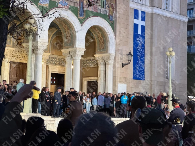 Πλήθος πιστών στη Μητρόπολη Αθηνών (φωτο: Flash.g/Γιάννης Κέμμος) Πλήθος πιστών στη Μητρόπολη Αθηνών (φωτο: Flash.g/Γιάννης Κέμμος)