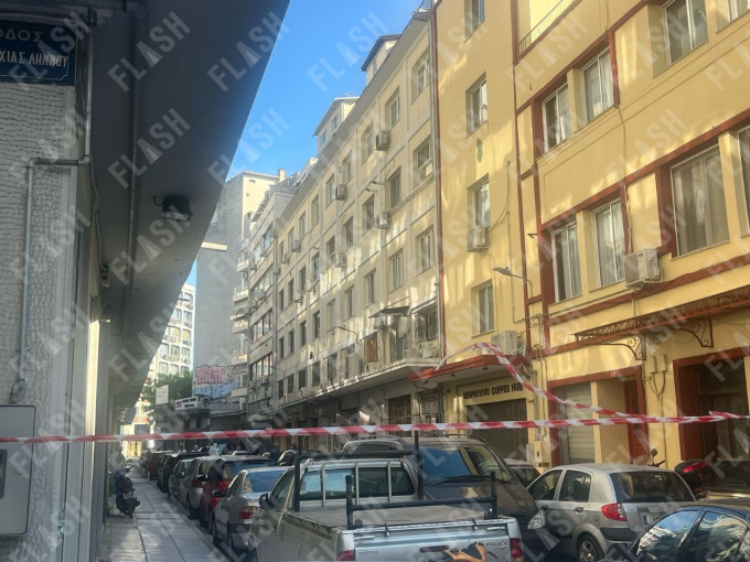 Έρευνες της ΕΛΑΣ σε διαμέρισμα Airbnb που έμενε η 37χρονη που σκοτώθηκε από έκρηξη στη Θεσσαλονίκη Έρευνες της ΕΛΑΣ σε διαμέρισμα Airbnb που έμενε η 37χρονη που σκοτώθηκε από έκρηξη στη Θεσσαλονίκη