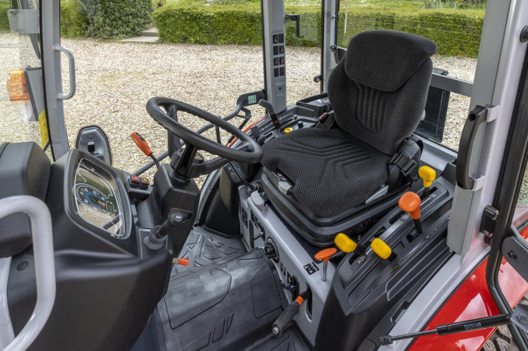 mf-1m-25-cab-staticanddetails-fr-0425-3299.jpg?v=0 mf-1m-25-cab-staticanddetails-fr-0425-3299.jpg?v=0
