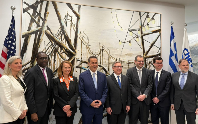 Η συνάντηση Παπασταύρου με στελέχη της Chevron / Φωτ.: ΥΠΕΝ Η συνάντηση Παπασταύρου με στελέχη της Chevron / Φωτ.: ΥΠΕΝ