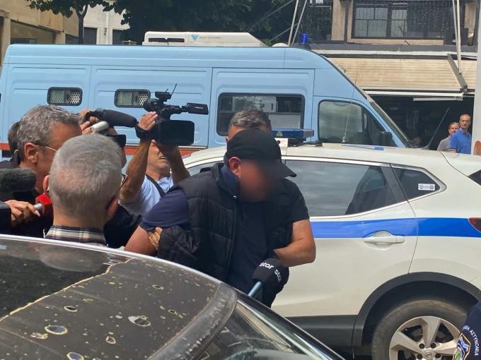 Ο 50χρονος σύντροφος της μητέρας/Onlarissa Ο 50χρονος σύντροφος της μητέρας/Onlarissa