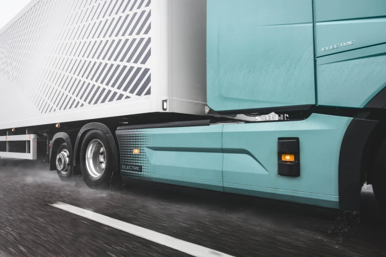 volvo-fh-aero-electric-e-axle-2.jpg?v=0 volvo-fh-aero-electric-e-axle-2.jpg?v=0