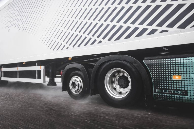 volvo-fh-aero-electric-e-axle-3.jpg?v=0 volvo-fh-aero-electric-e-axle-3.jpg?v=0