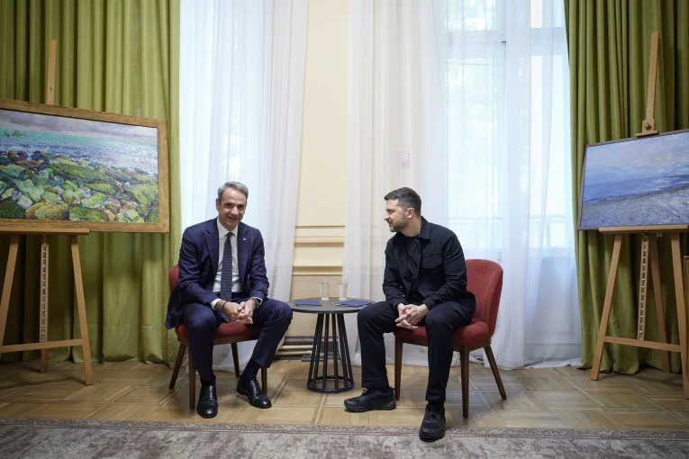 Ο Κυριάκος Μητσοτάκης με τον Βολοντίμιρ Ζελένσκι σε κατ Ο Κυριάκος Μητσοτάκης με τον Βολοντίμιρ Ζελένσκι σε κατ