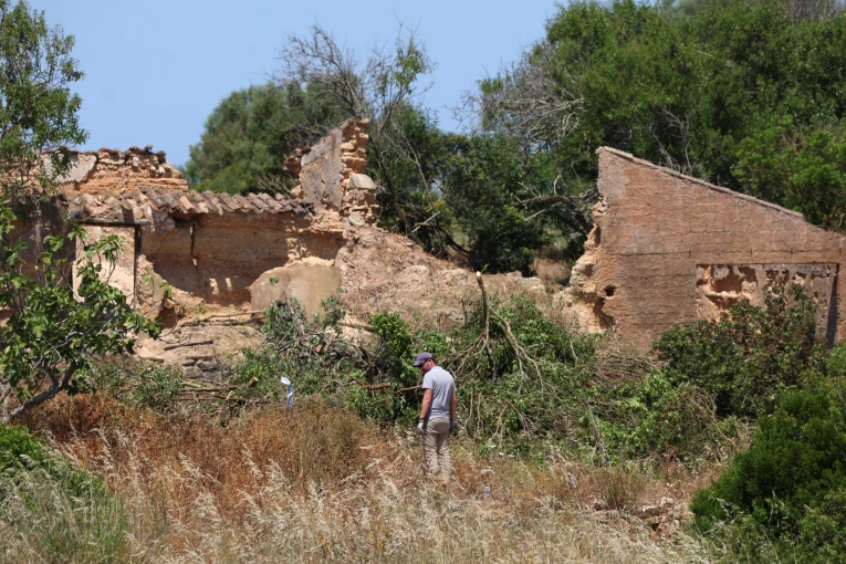 Το ερειπωμένο σπίτι όπου έγιναν έρευνες για τη Μαντλίν στην Πορτογαλία/Reuters Το ερειπωμένο σπίτι όπου έγιναν έρευνες για τη Μαντλίν στην Πορτογαλία/Reuters