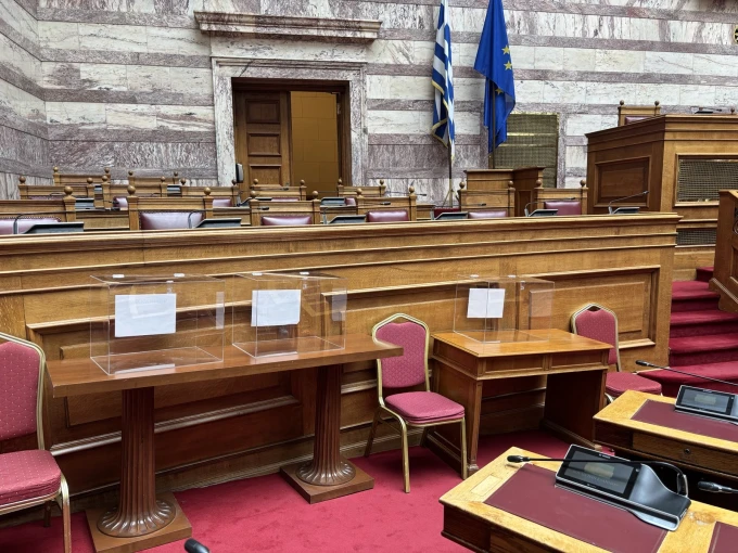 Αλλαγές ακόμα και στο εντευκτήριο της Βουλής για τη σημερινή πρωτόγνωρη διαδικασία στη Βουλή Αλλαγές ακόμα και στο εντευκτήριο της Βουλής για τη σημερινή πρωτόγνωρη διαδικασία στη Βουλή