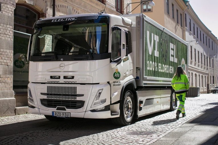 volvo-trucks-a-table-set-for-change-18.jpg?v=0 volvo-trucks-a-table-set-for-change-18.jpg?v=0