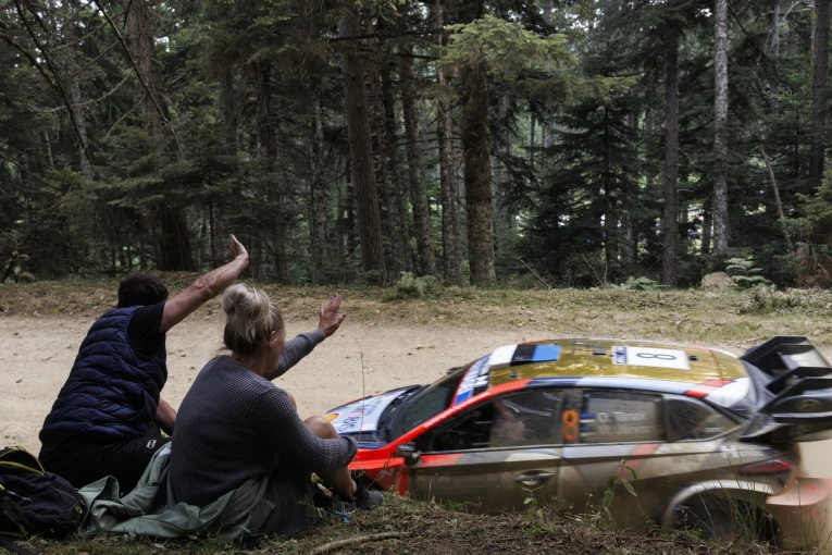 ape-mpe-eko-rallyacropolis2025-tanak.jpg?v=0 ape-mpe-eko-rallyacropolis2025-tanak.jpg?v=0