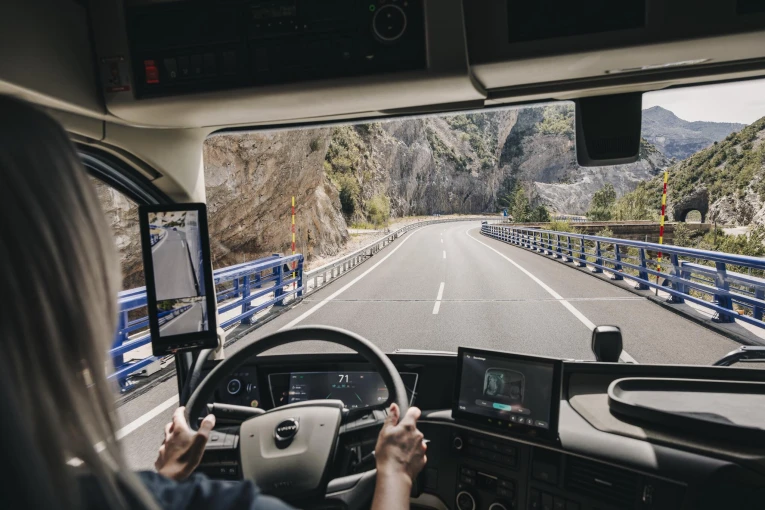 volvo-trucks-200a1373.jpg?v=0 volvo-trucks-200a1373.jpg?v=0