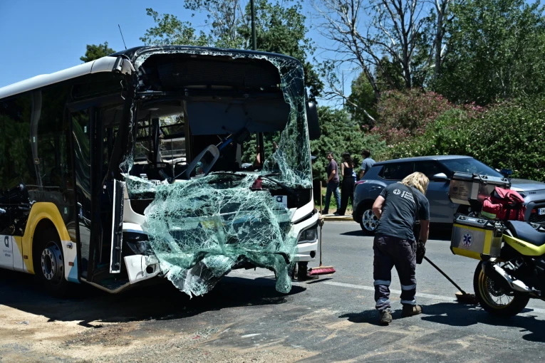Τροχαίο στη Βούλα / Φωτ.: Eurokinissi Τροχαίο στη Βούλα / Φωτ.: Eurokinissi