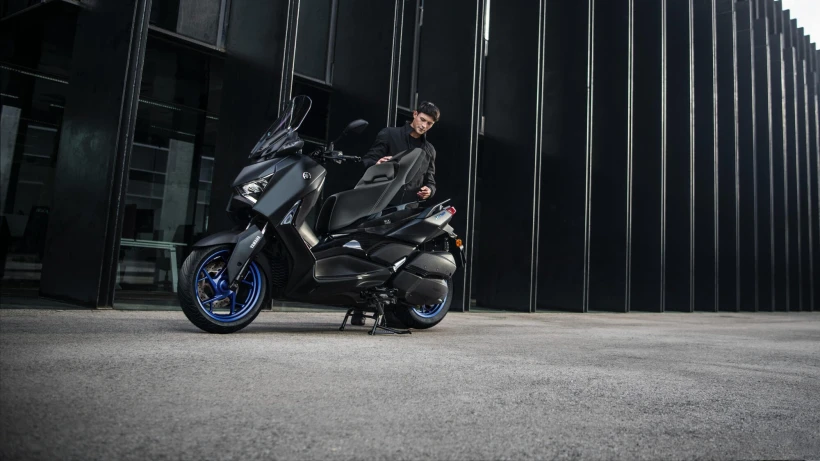 2024-yamaha-xmax300-eu-icon-blac-7.jpg?v=0 2024-yamaha-xmax300-eu-icon-blac-7.jpg?v=0