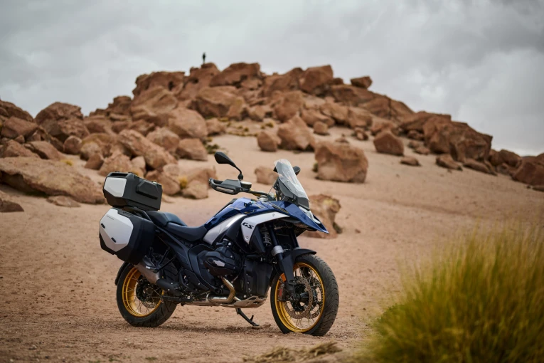 p90608210-highres-bmw-motorrad-model-r.jpg?v=0 p90608210-highres-bmw-motorrad-model-r.jpg?v=0