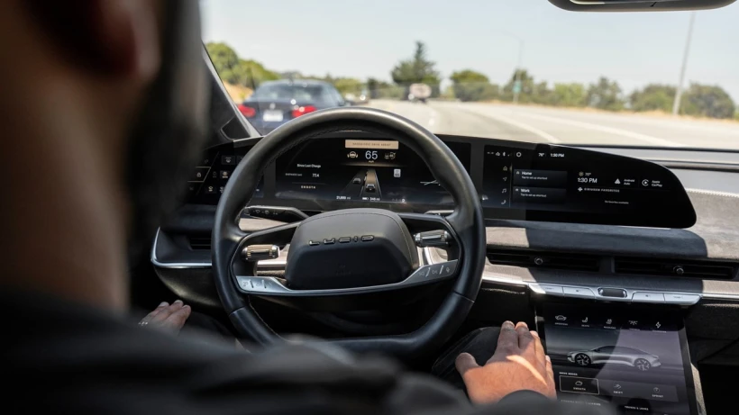 nuro-lucid-uber-robotaxi-1.jpg?v=0 nuro-lucid-uber-robotaxi-1.jpg?v=0