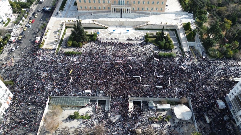 Το drone του Flash.gr στη μεγαλειώδη συγκέντρωση στο Σύνταγμα για τα Τέμπη - Φωτό και βίντεο | Flash