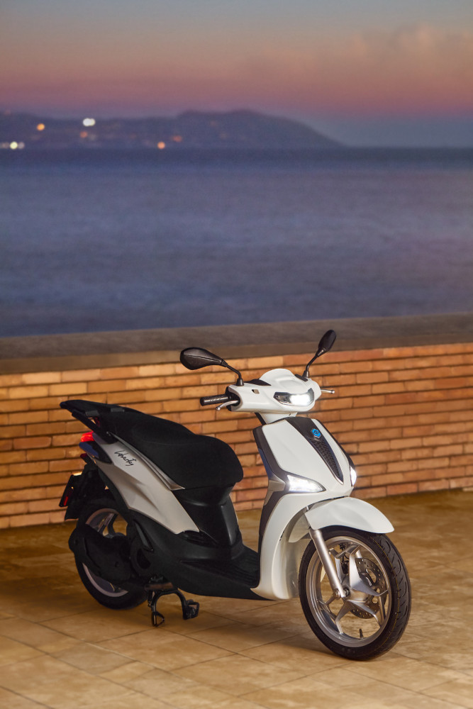01-piaggio-liberty-125-bianco-luna.jpg?v=0 01-piaggio-liberty-125-bianco-luna.jpg?v=0