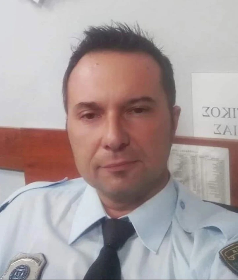 Ο υπεύθυνος Δημοσίων Σχέσεων της Ένωσης Αστυνομικών Β/Α Αττικής, Δημήτρης Αποστολόπουλος Ο υπεύθυνος Δημοσίων Σχέσεων της Ένωσης Αστυνομικών Β/Α Αττικής, Δημήτρης Αποστολόπουλος