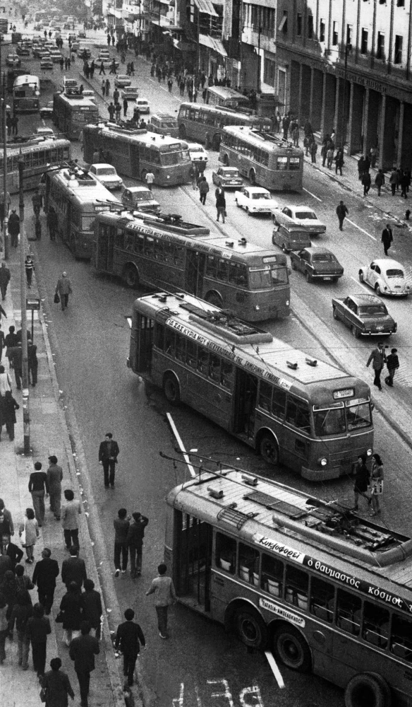 Φωτογραφία αρχείου: ΑΠΕ-ΜΠΕ τα τρόλεϊ στο Πολυτεχνείο Φωτογραφία αρχείου: ΑΠΕ-ΜΠΕ τα τρόλεϊ στο Πολυτεχνείο
