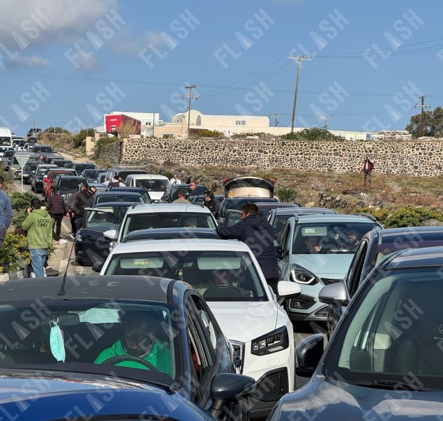 Μαζική φυγή από Σαντορίνη: Ατέλειωτες ουρές στο δρόμο για το λιμάνι - Κλειστά σχολεία έως Παρασκευή