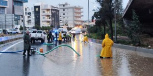Αποκαταστάθηκε η κυκλοφορία σε Πειραιώς και Ποσειδώνος μετά την ισχυρή καταιγίδα Αποκαταστάθηκε η κυκλοφορία σε Πειραιώς και Ποσειδώνος μετά την ισχυρή καταιγίδα