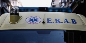 Θήβα: Άνδρας ξεψύχησε στο δρόμο ενώ έβρεχε - Το μοναδικό ασθενοφόρο ήταν σε άλλο περιστατικό Θήβα: Άνδρας ξεψύχησε στο δρόμο ενώ έβρεχε - Το μοναδικό ασθενοφόρο ήταν σε άλλο περιστατικό