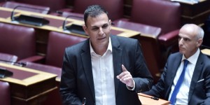 Ο ΣΥΡΙΖΑ στηρίζει τον Τσίπρα και επιτίθεται στην κυβέρνηση: «Είναι γαλάζιοι υπηρέτες των καρτέλ» Ο ΣΥΡΙΖΑ στηρίζει τον Τσίπρα και επιτίθεται στην κυβέρνηση: «Είναι γαλάζιοι υπηρέτες των καρτέλ»