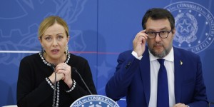 Σαλβίνι: «Δηλώνω ένοχος υπεράσπισης της Ιταλίας» απάντησε στο καταδικαστικό αίτημα του εισαγγελέα Σαλβίνι: «Δηλώνω ένοχος υπεράσπισης της Ιταλίας» απάντησε στο καταδικαστικό αίτημα του εισαγγελέα
