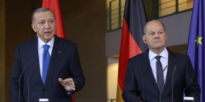 Συμφωνία Γερμανίας - Τουρκίας για απευθείας απελάσεις Τούρκων μεταναστών Συμφωνία Γερμανίας - Τουρκίας για απευθείας απελάσεις Τούρκων μεταναστών