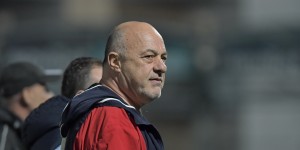 Μπέος: «Είναι ντροπή προπονητής που φιλοξενείται στην πατρίδα μας να δείχνει τα γεννητικά του όργανα» Μπέος: «Είναι ντροπή προπονητής που φιλοξενείται στην πατρίδα μας να δείχνει τα γεννητικά του όργανα»