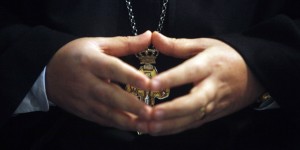 Ιερείς πιάστηκαν στα χέρια...για τα πρόβατα Ιερείς πιάστηκαν στα χέρια...για τα πρόβατα