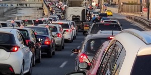 Αυξημένη κίνηση στην Αθηνών - Λαμίας, στο ύψος της Μεταμόρφωσης, λόγω τροχαίου Αυξημένη κίνηση στην Αθηνών - Λαμίας, στο ύψος της Μεταμόρφωσης, λόγω τροχαίου
