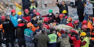 Σεισμός στην Τουρκία: Σωστικά συνεργεία ανέσυραν από τα χαλάσματα δυο ανθρώπους ζωντανούς 198 ώρες μετά Σεισμός στην Τουρκία: Σωστικά συνεργεία ανέσυραν από τα χαλάσματα δυο ανθρώπους ζωντανούς 198 ώρες μετά