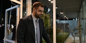 Ντρίπλα Μαρινάκη για τον προανακριτική: Ψηφίστε και τη δική μας πρόταση, λέει στην αντιπολίτευση Ντρίπλα Μαρινάκη για τον προανακριτική: Ψηφίστε και τη δική μας πρόταση, λέει στην αντιπολίτευση