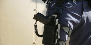 Σύλληψη πολύ γνωστού επιχειρηματία από το Τμήμα Εκβιαστών - Έδωσε πιστόλι σε φίλο του Σύλληψη πολύ γνωστού επιχειρηματία από το Τμήμα Εκβιαστών - Έδωσε πιστόλι σε φίλο του
