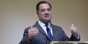 Ο Άδωνις Γεωργιάδης είχε κέφια: «Να βάλουμε και καμιά πισινούλα», είπε στο Κέντρο Υγείας Μυκόνου Ο Άδωνις Γεωργιάδης είχε κέφια: «Να βάλουμε και καμιά πισινούλα», είπε στο Κέντρο Υγείας Μυκόνου