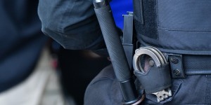 Αστυνομικοί έπιασαν 46χρονο που είχε μαχαίρι σε συρμό προαστιακού Αστυνομικοί έπιασαν 46χρονο που είχε μαχαίρι σε συρμό προαστιακού