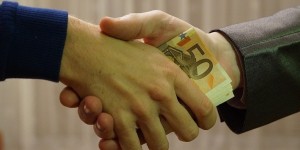 Λάρισα: Φυλάκιση 4 ετών με αναστολή στον γιατρό που «συνελήφθη» με φακελάκι Λάρισα: Φυλάκιση 4 ετών με αναστολή στον γιατρό που «συνελήφθη» με φακελάκι
