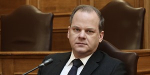 Τι (πρέπει ) να κάνεις όταν σε λένε Καραμανλή Τι (πρέπει ) να κάνεις όταν σε λένε Καραμανλή