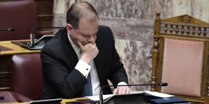 Τέμπη: Χαμός στη Bουλή για την παραπομπή Καραμανλή - «Δεν θα σας ξεπλένει ούτε ο Νιαγάρας» Τέμπη: Χαμός στη Bουλή για την παραπομπή Καραμανλή - «Δεν θα σας ξεπλένει ούτε ο Νιαγάρας»